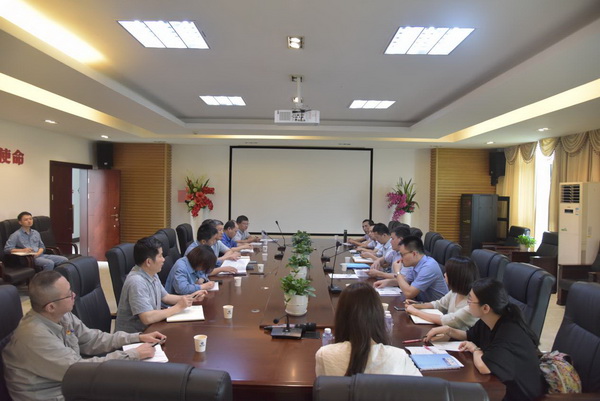 集团党委委员、副总经理黄仔清一行到东南电化公司开展全面从严治党主体责任和党建工作等落实情况综合检查_调整大小.jpg